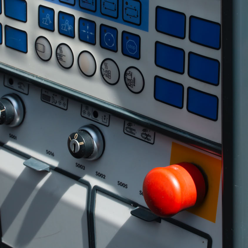 Frau, Die Laptop Computer Mit Vr Headset Verwendet